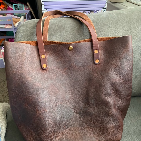 KMM brown kodiak leather tote 10” straps and snap - Picture 2 of 7